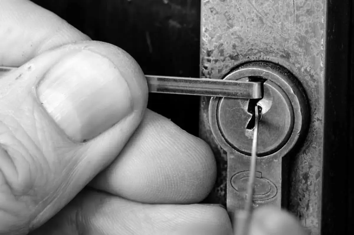 Locksmith helping a customer regain entry during an emergency lockout